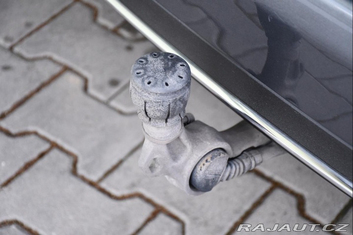 Mercedes-Benz C 300de ACC TAŽNÉ LED CARPL 2020