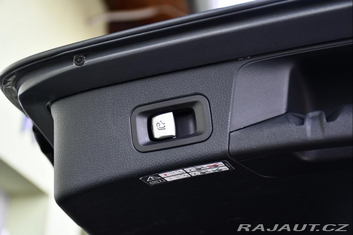 Mercedes-Benz C 300de pHEV TAŽNÉ LED CARP 2020