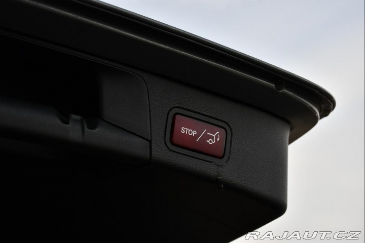 Mercedes-Benz C 300de ACC TAŽNÉ LED CARPL 2020