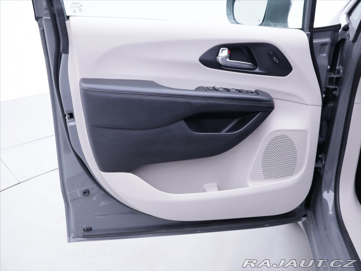 Chrysler Pacifica 3,6 L 211kW V6 8-Míst ACC 2020
