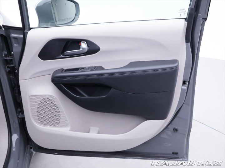 Chrysler Pacifica 3,6 L 211kW V6 8-Míst ACC 2020