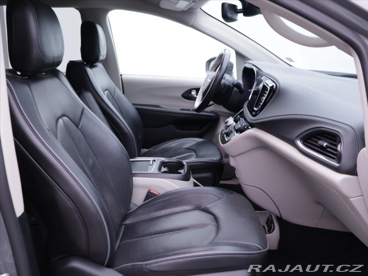 Chrysler Pacifica 3,6 L 211kW V6 8-Míst ACC 2020