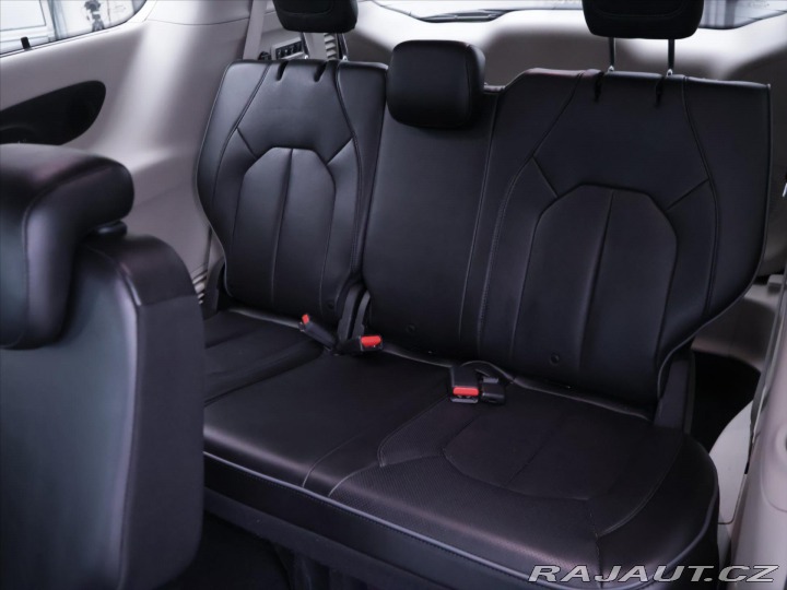 Chrysler Pacifica 3,6 L 211kW V6 8-Míst ACC 2020