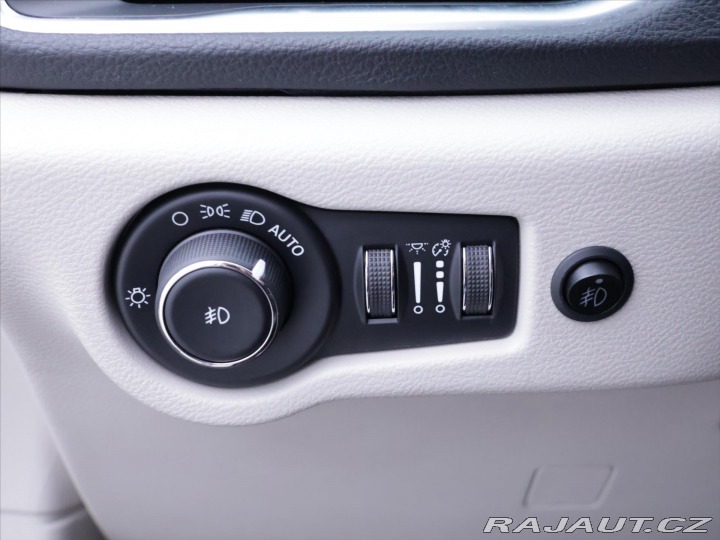 Chrysler Pacifica 3,6 L 211kW V6 8-Míst ACC 2020