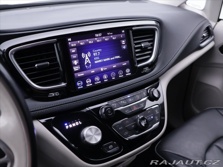 Chrysler Pacifica 3,6 L 211kW V6 8-Míst ACC 2020