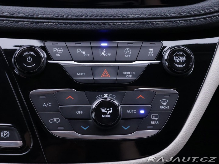 Chrysler Pacifica 3,6 L 211kW V6 8-Míst ACC 2020
