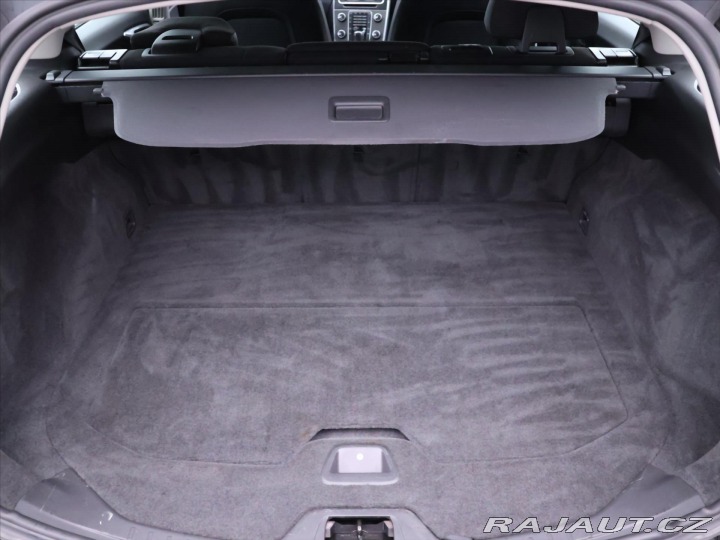 Volvo V60 2,0 D4 120kW Aut. MOMENTU 2011