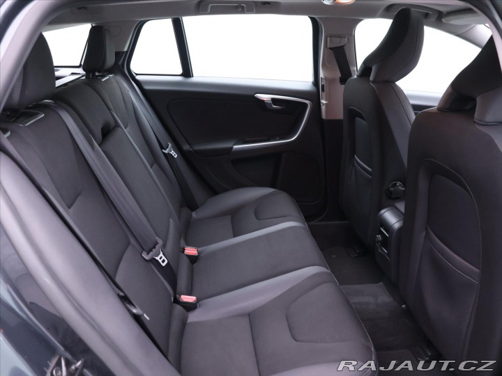 Volvo V60 2,0 D4 120kW Aut. MOMENTU 2011