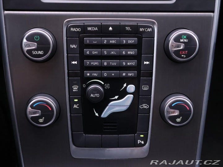 Volvo V60 2,0 D4 120kW Aut. MOMENTU 2011