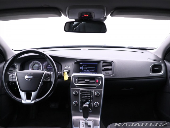 Volvo V60 2,0 D4 120kW Aut. MOMENTU 2011