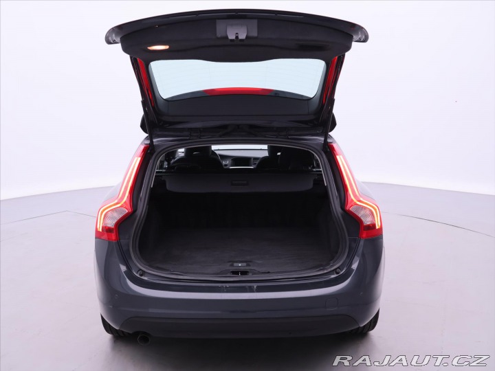 Volvo V60 2,0 D4 120kW Aut. MOMENTU 2011