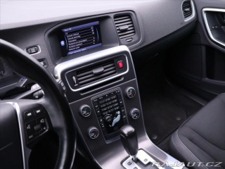 Volvo V60 2,0 D4 120kW Aut. MOMENTU 2011