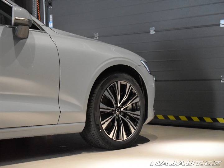 Volvo V60 2,0 T6 AWD Plus Dark 2025