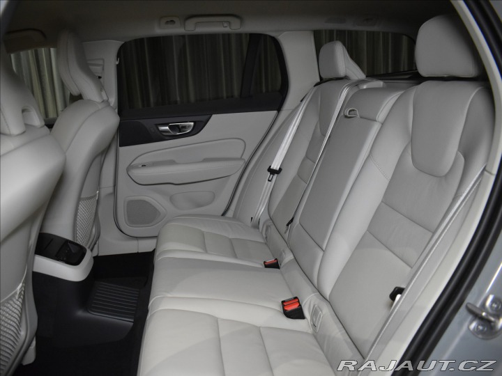 Volvo V60 2,0 T6 AWD Plus Dark 2025
