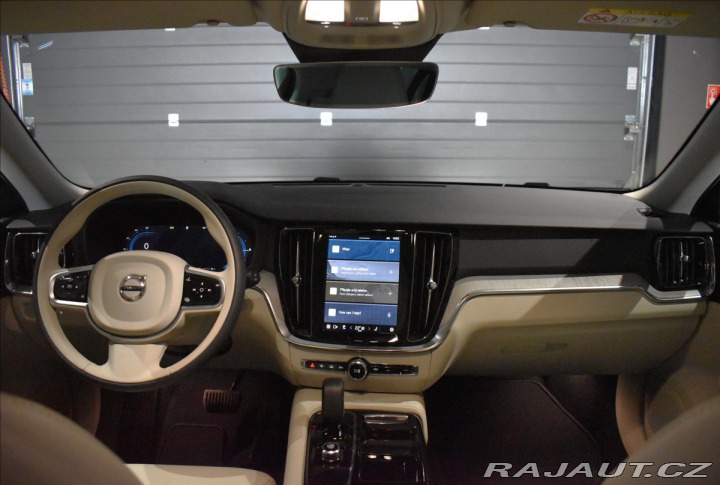 Volvo V60 2,0 T6 AWD Plus Dark 2025