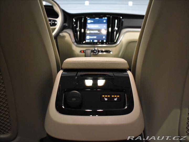 Volvo V60 2,0 T6 AWD Plus Dark 2025