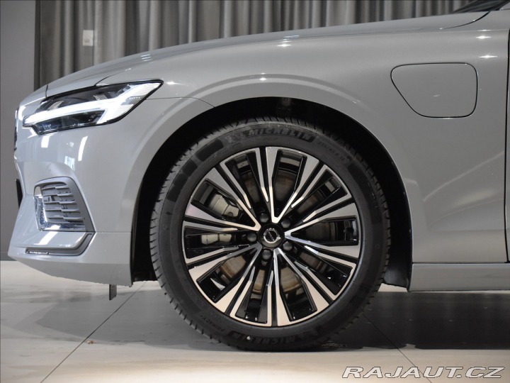 Volvo V60 2,0 T6 AWD Plus Dark 2025