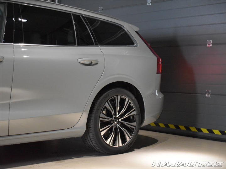 Volvo V60 2,0 T6 AWD Plus Dark 2025