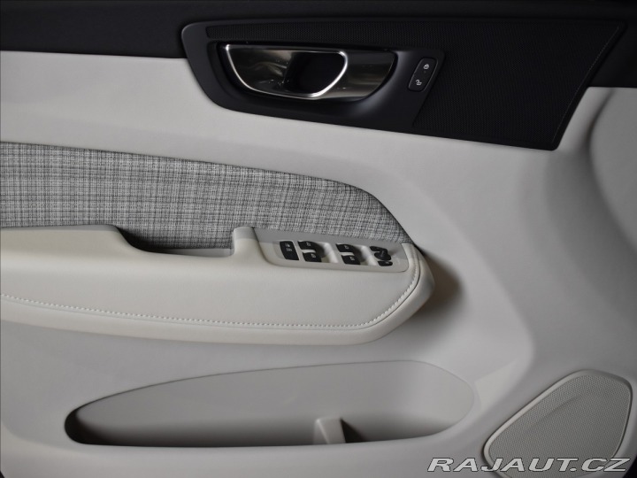 Volvo XC60 2,0 B5 AWD Core 2025