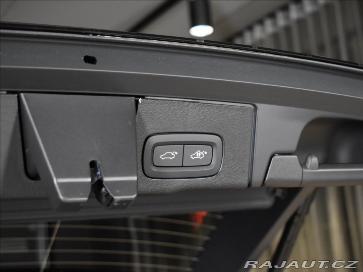 Volvo XC60 2,0 B5 AWD Core 2025
