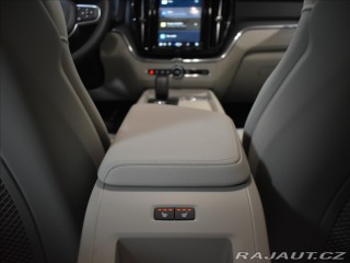 Volvo XC60 2,0 B5 AWD Core 2025