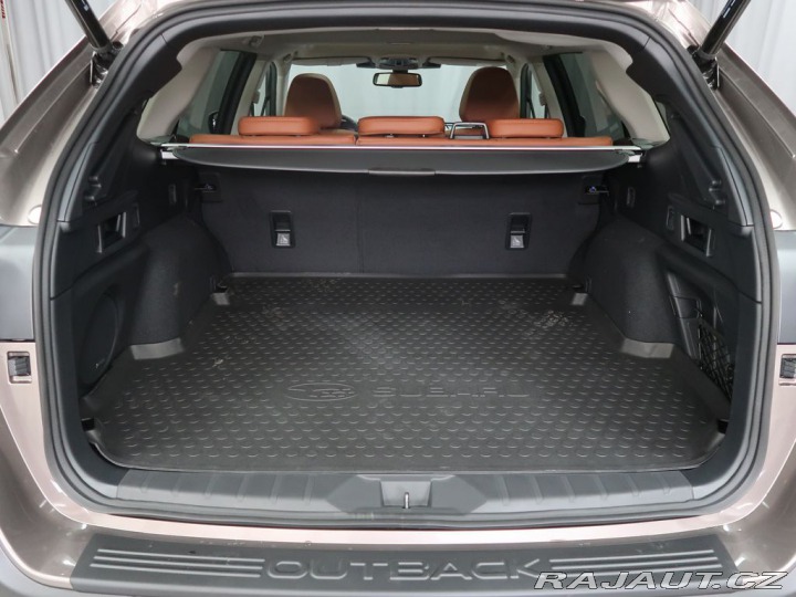 Subaru Outback TOURING 4X4; předváděcí v 2025