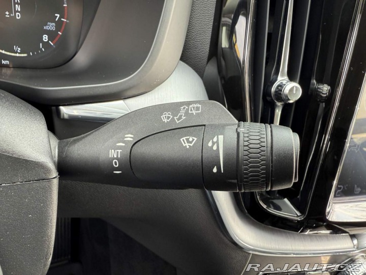 Volvo XC60 T5 2.0 MOMENTUM AT8 AWD 2019