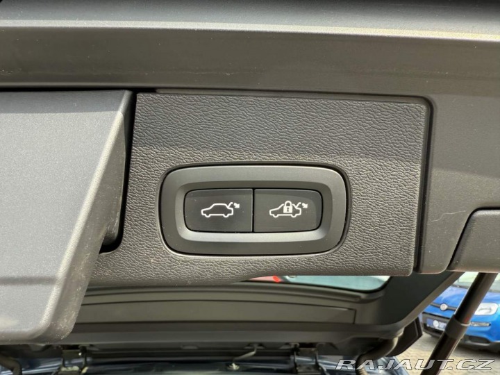 Volvo XC60 T5 2.0 MOMENTUM AT8 AWD 2019