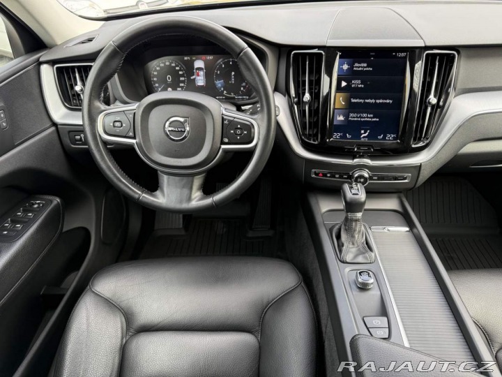 Volvo XC60 T5 2.0 MOMENTUM AT8 AWD 2019