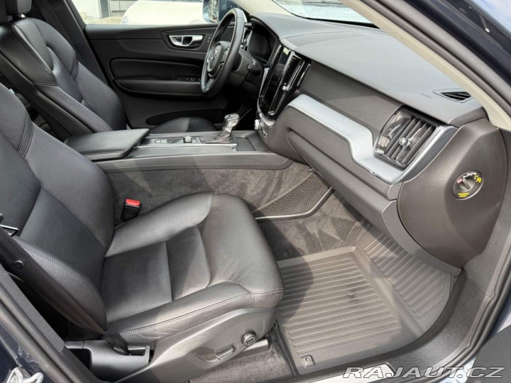 Volvo XC60 T5 2.0 MOMENTUM AT8 AWD 2019