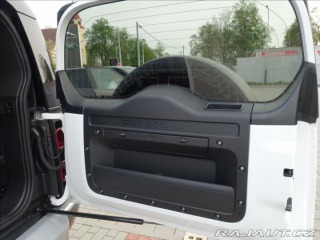 Land Rover Defender 2,0 D240 110 SE,el.tažné, 2020