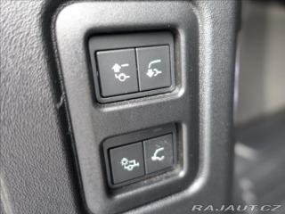 Land Rover Defender 2,0 D240 110 SE,el.tažné, 2020