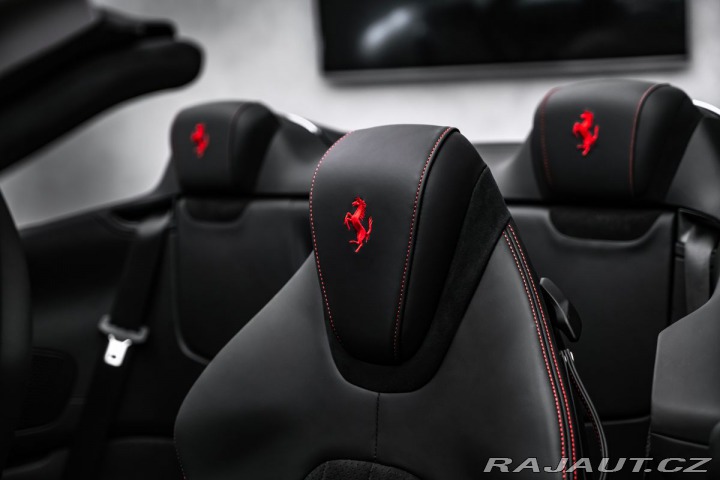 Ferrari Roma Spider 2025