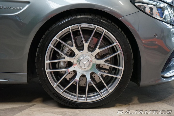 Mercedes-Benz C 63 AMG V8 350kW LED Pano 2019