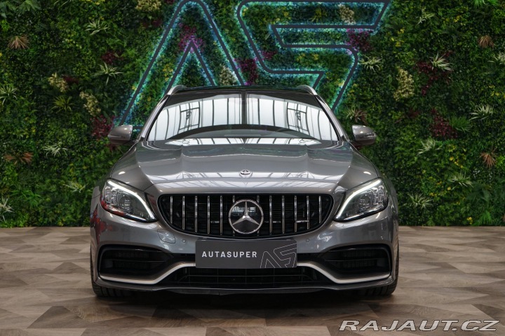 Mercedes-Benz C 63 AMG V8 350kW LED Pano 2019