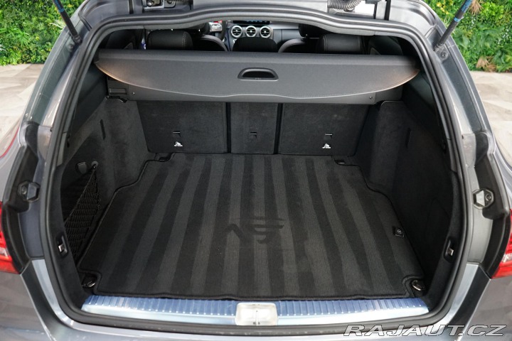 Mercedes-Benz C 63 AMG V8 350kW LED Pano 2019