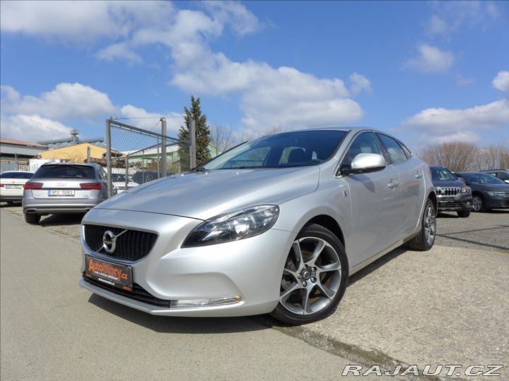 Volvo V40 D2 OCEAN RACE NAVI 2016