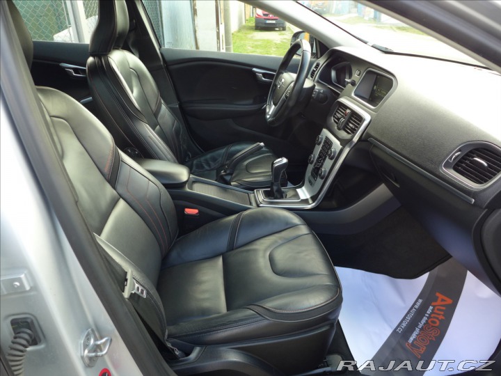 Volvo V40 D2 OCEAN RACE NAVI 2016
