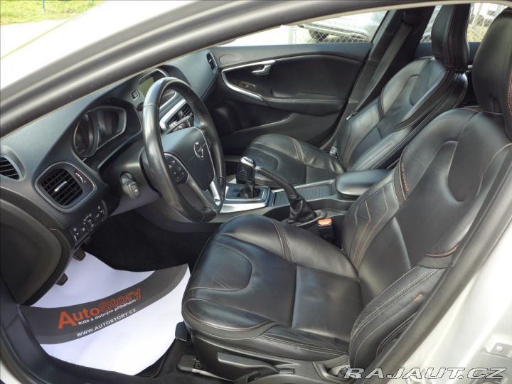 Volvo V40 D2 OCEAN RACE NAVI 2016