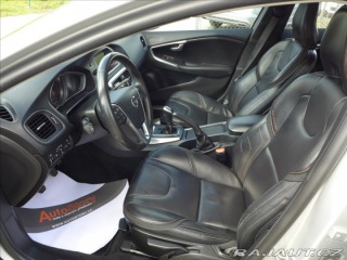 Volvo V40 D2 OCEAN RACE NAVI 2016
