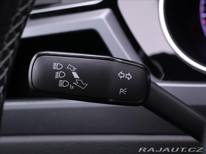 Volkswagen Touran 1,4 TSI DSG R-line LED Na 2017