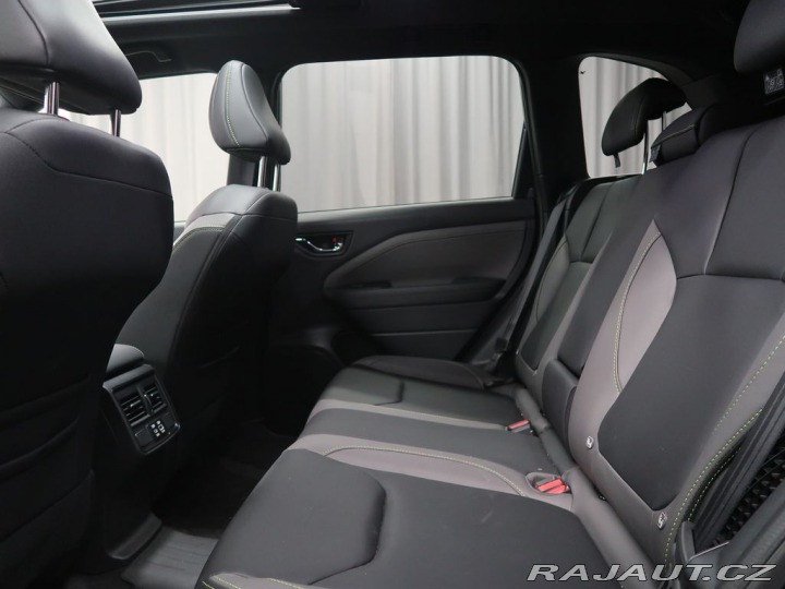 Subaru Forester 4X4 AWD. FIELD. Předváděc 2025