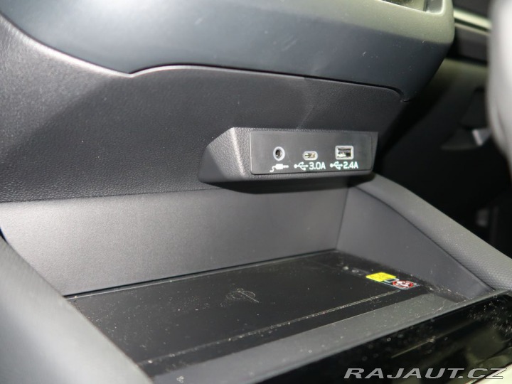 Subaru Forester 4X4 AWD. FIELD. Předváděc 2025