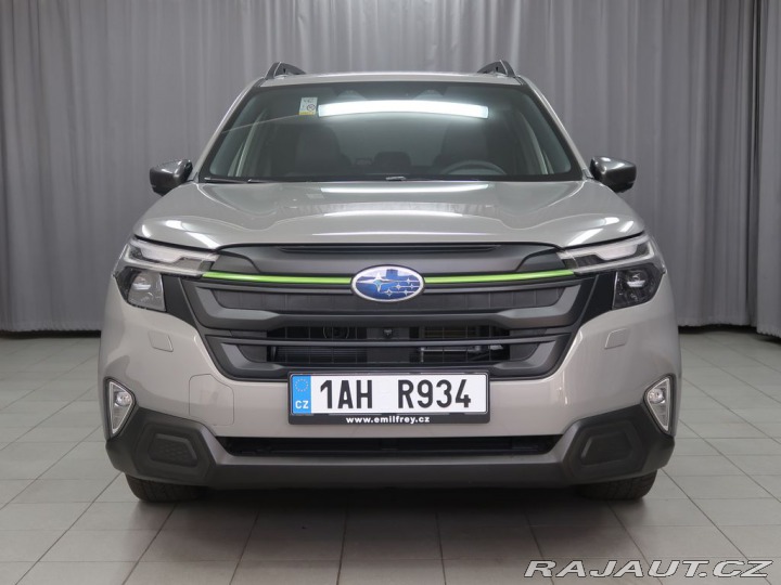 Subaru Forester 4X4 AWD. FIELD. Předváděc 2025