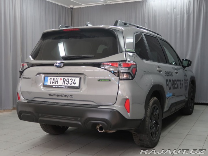 Subaru Forester 4X4 AWD. FIELD. Předváděc 2025