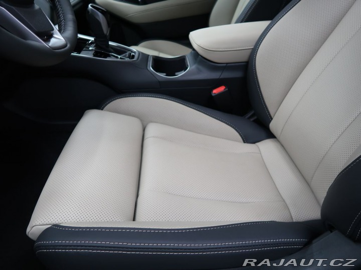 Subaru Outback TOURING + světlá kůže Nap 2025