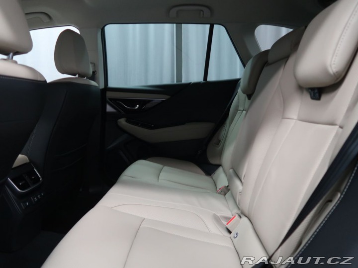 Subaru Outback TOURING + světlá kůže Nap 2025