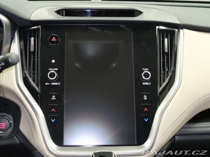 Subaru Outback TOURING + světlá kůže Nap 2025