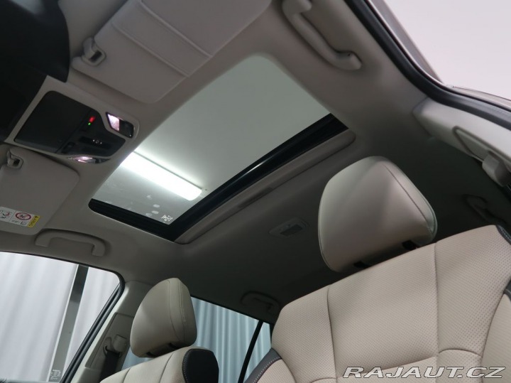 Subaru Outback TOURING + světlá kůže Nap 2025