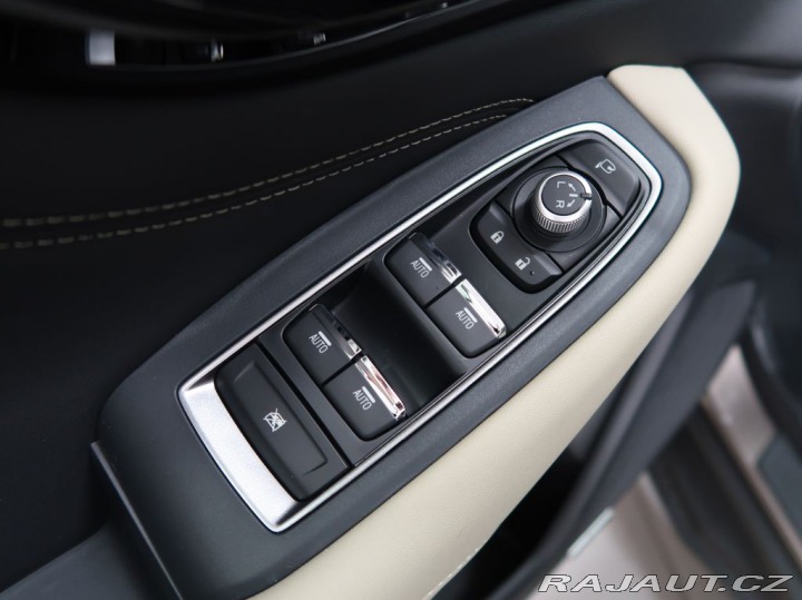 Subaru Outback TOURING + světlá kůže Nap 2025